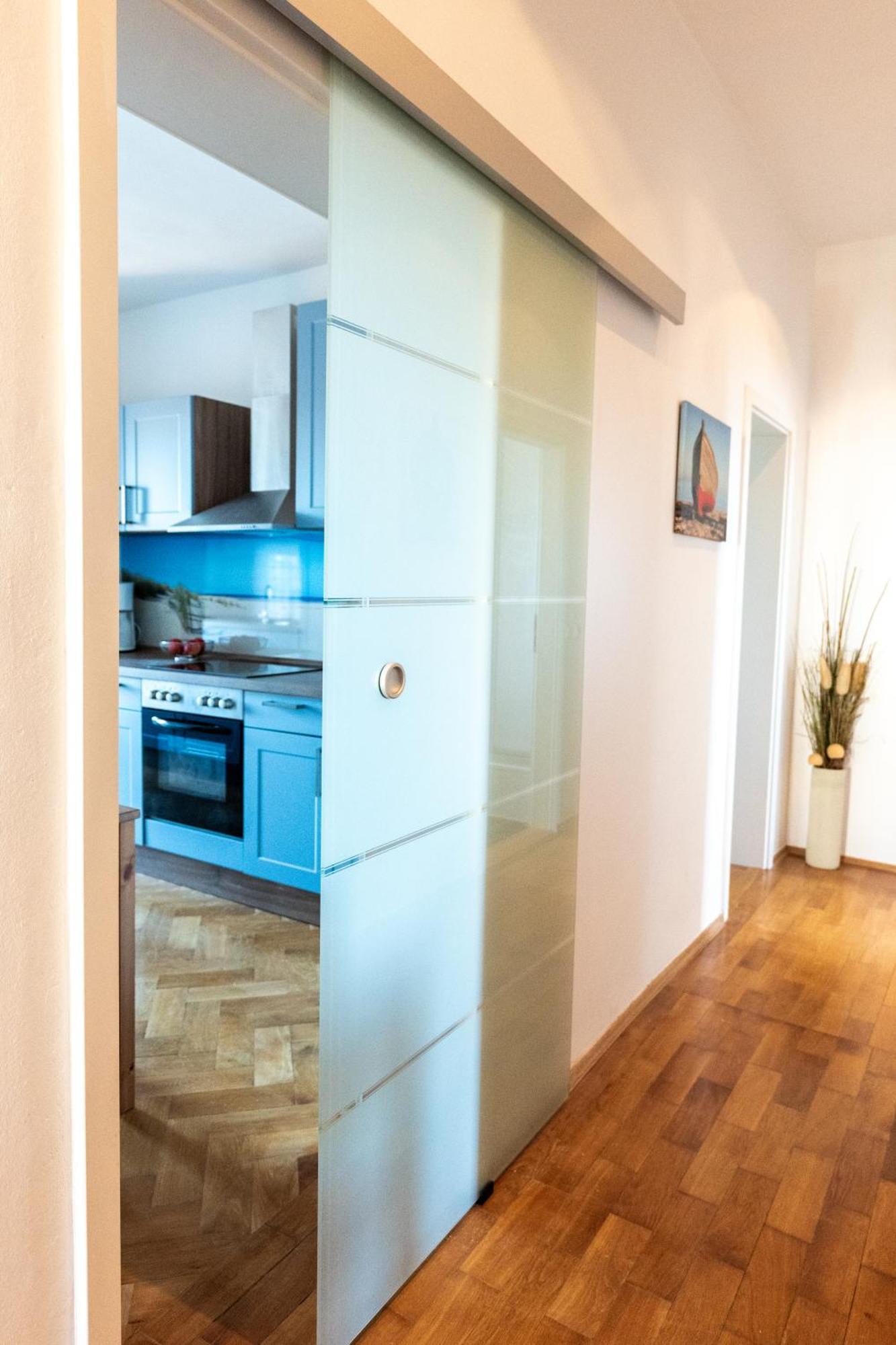 Doppelhaus- Villa Leipzig Schleussig , Moderner Altbau Apartment Dachetage Mit 2 Schlafzimmern Und Separatem Zusatzzimmer , Parkplatz - Balkon - Kamin - Eicheparkett - Arbeitsplatz Eksteriør billede