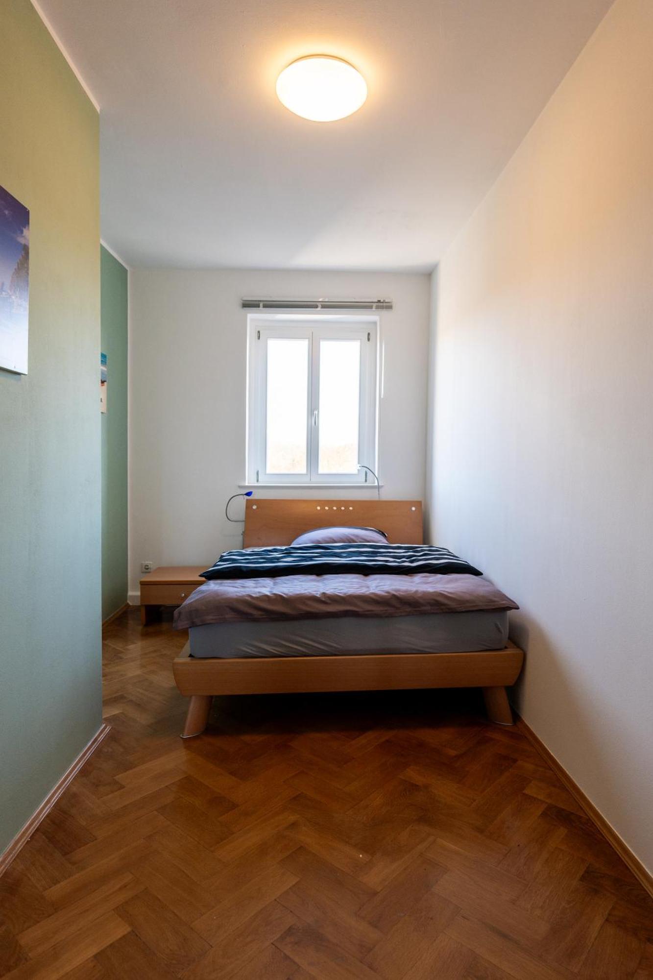 Doppelhaus- Villa Leipzig Schleussig , Moderner Altbau Apartment Dachetage Mit 2 Schlafzimmern Und Separatem Zusatzzimmer , Parkplatz - Balkon - Kamin - Eicheparkett - Arbeitsplatz Eksteriør billede