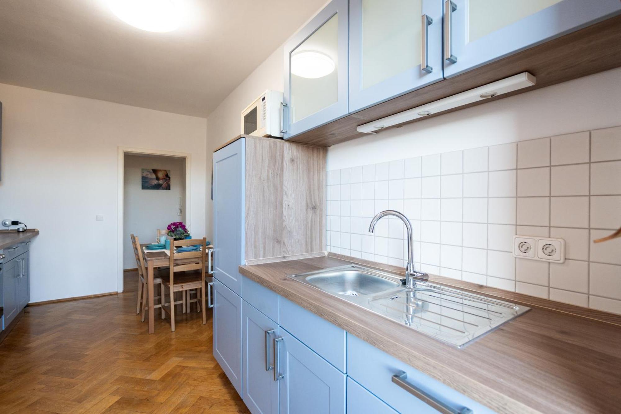 Doppelhaus- Villa Leipzig Schleussig , Moderner Altbau Apartment Dachetage Mit 2 Schlafzimmern Und Separatem Zusatzzimmer , Parkplatz - Balkon - Kamin - Eicheparkett - Arbeitsplatz Eksteriør billede